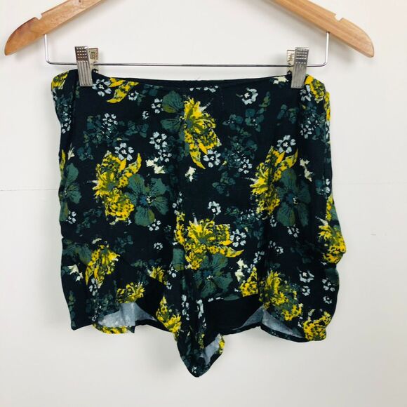 Free People Women's Fiona Tropical Night Black Floral Flutter Shorts Size 10 - Picture 2 of 5